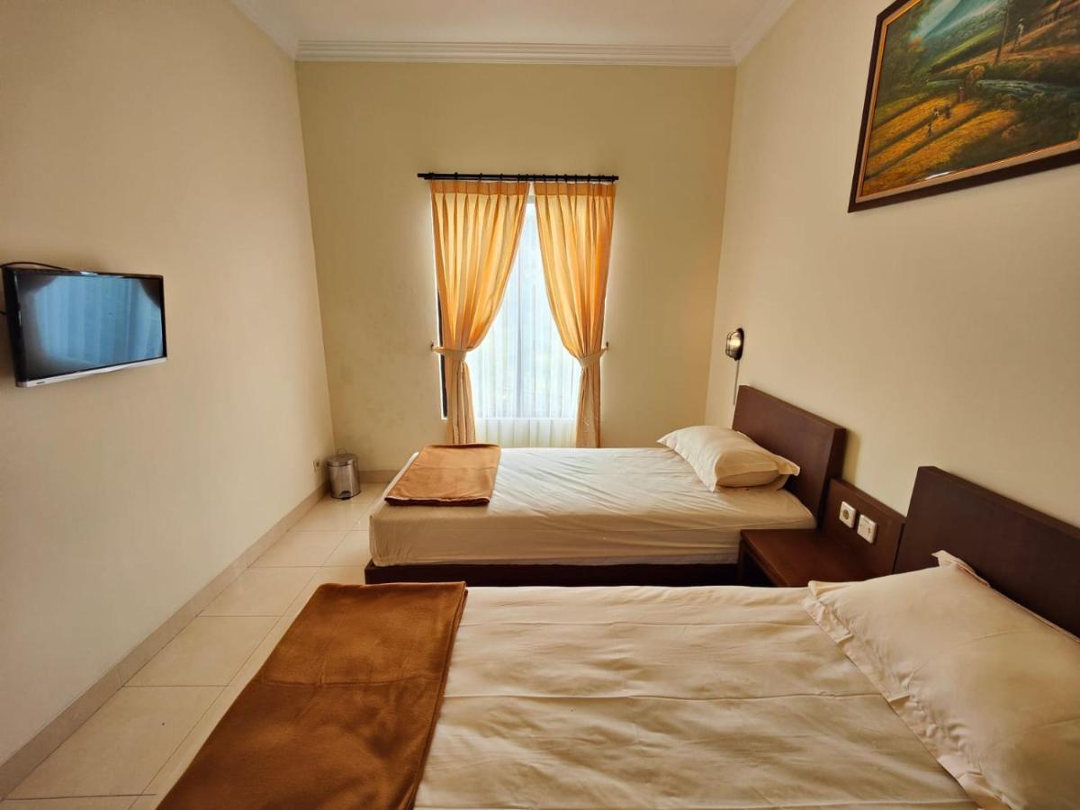 Adiputra Guesthouse 2 By Homiq Ngabean Dış mekan fotoğraf