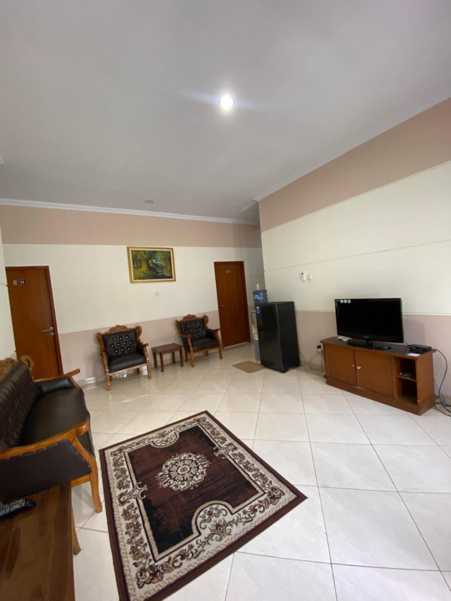 Adiputra Guesthouse 2 By Homiq Ngabean Dış mekan fotoğraf