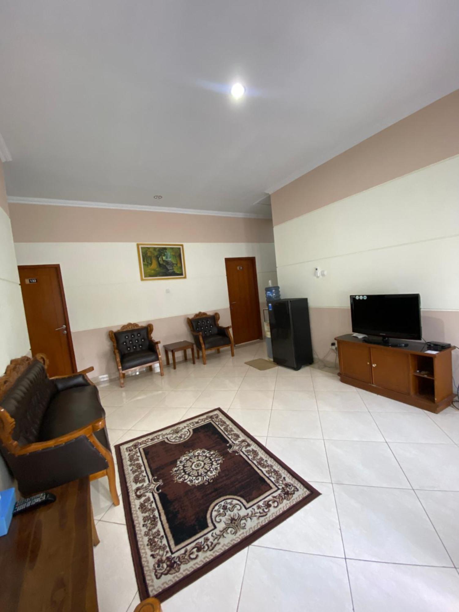 Adiputra Guesthouse 2 By Homiq Ngabean Dış mekan fotoğraf