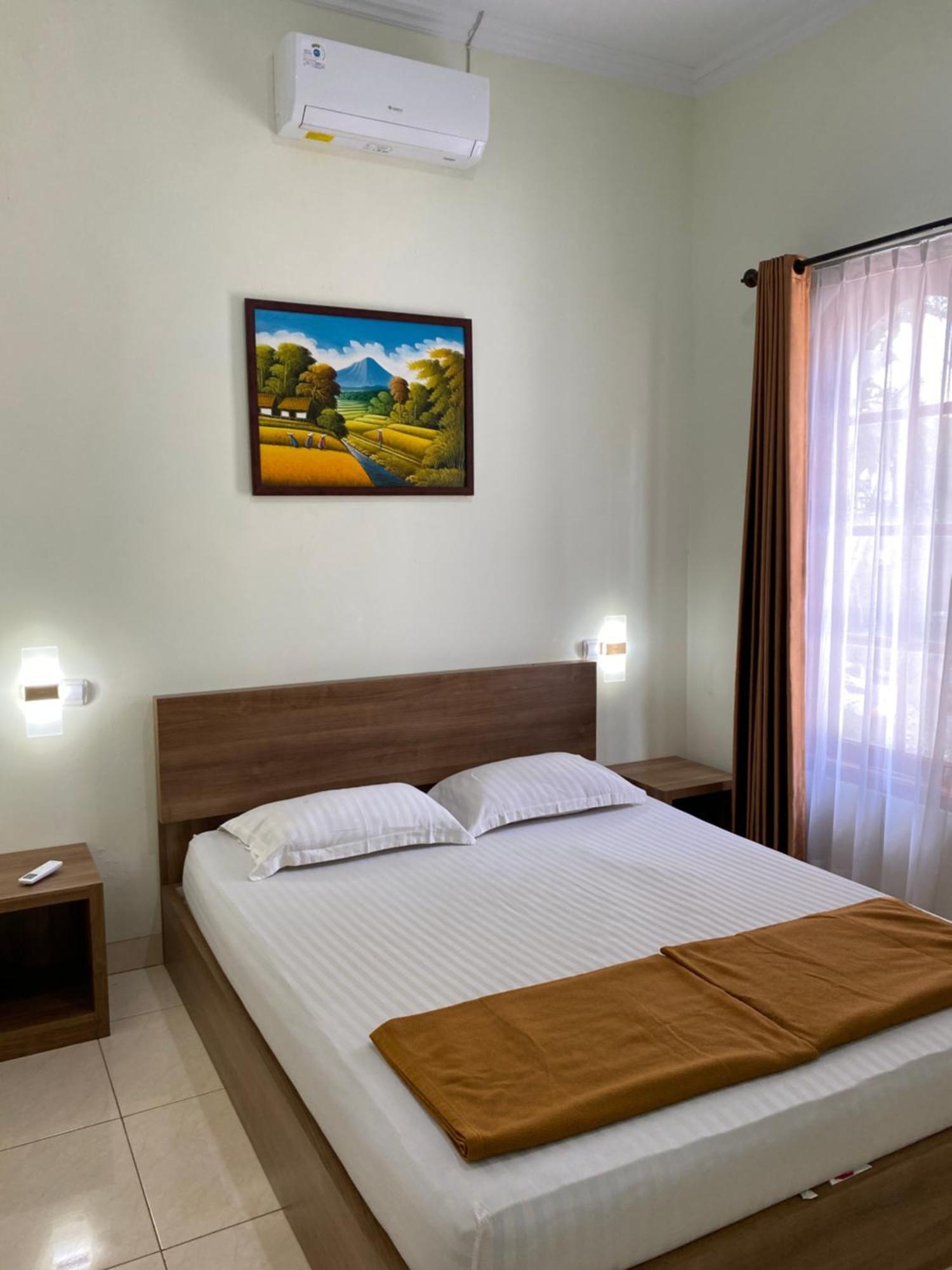 Adiputra Guesthouse 2 By Homiq Ngabean Dış mekan fotoğraf